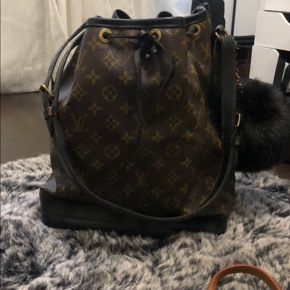 Vintage authentic Louis Vuitton Noe GM
